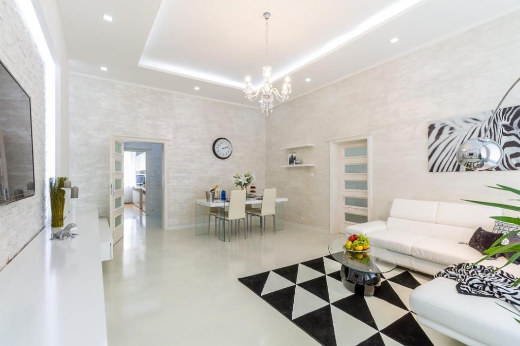 Stylish Apartment 5 Minutes Walk From City Center Prag Exterior foto